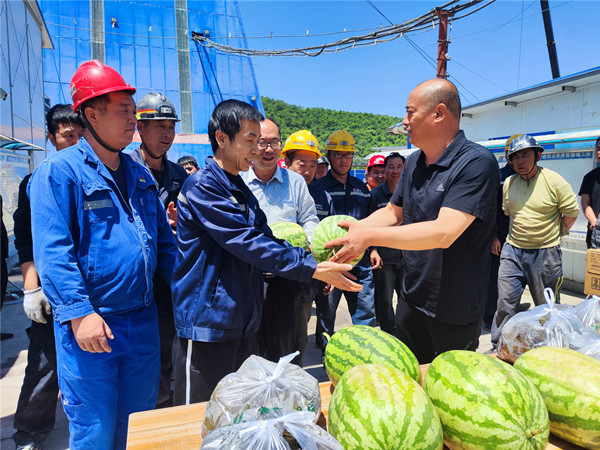 盛夏送清涼，致敬高溫下堅(jiān)守的陜煤建設(shè)者