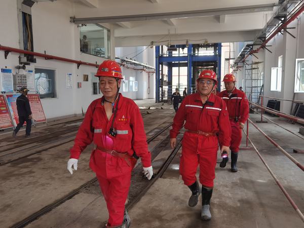 王明智、楊讓順深入陜煤建設(shè)礦建二公司王峰項目部檢查指導工作