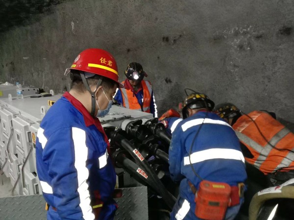 陜煤建設(shè)機(jī)電安裝公司：迎“峰”而上，“暑”你最美