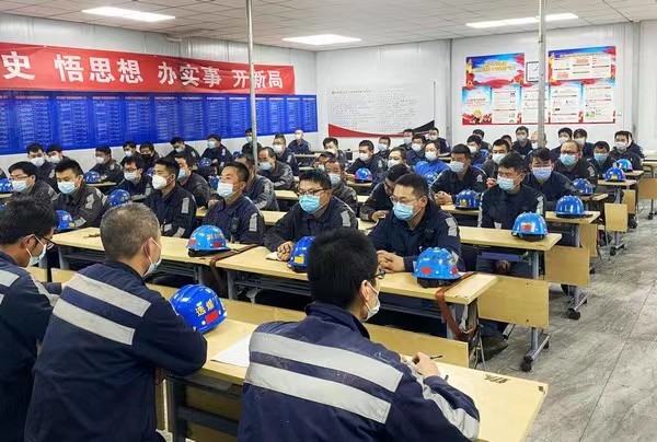 陜煤建設(shè)洗選煤運營公司紅柳林洗煤廠項目部： 迎戰(zhàn)“三伏天”  我們有“涼策”