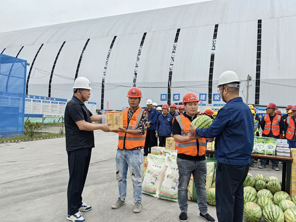 炎炎夏日送清涼 濃濃關愛沁人心