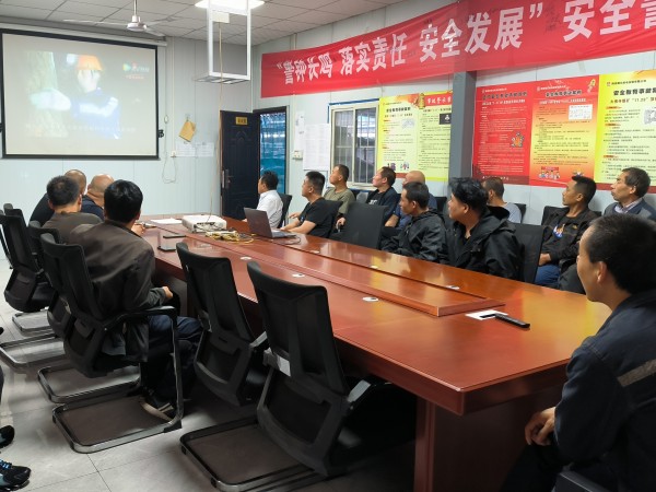 陜煤建設(shè)機電安裝公司建莊項目部以培訓提升職工安全應(yīng)急技能