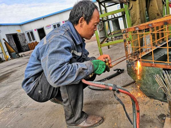 陜煤建設煤礦運營服務分公司：技能現(xiàn)場大講堂助青工成才