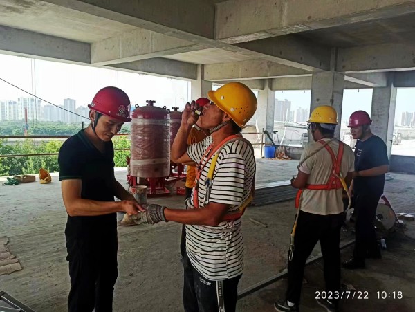 陜煤建設(shè)渭南分公司第一項(xiàng)目部：你戰(zhàn)高溫，我送清涼，這個(gè)夏天不服“暑”！