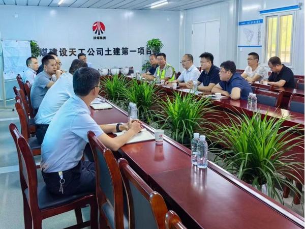 陜煤集團(tuán)助力鄉(xiāng)村振興辦公室主任徐國強(qiáng)一行深入漢陰實驗中學(xué)項目調(diào)研指導(dǎo)工作