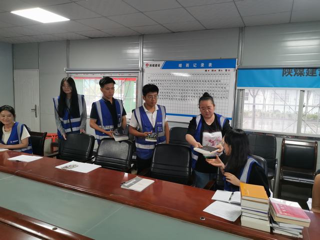 陜煤建設(shè)韓城分公司土建十一項(xiàng)目部：開展“沐浴書香 共同成長”全民閱讀活動