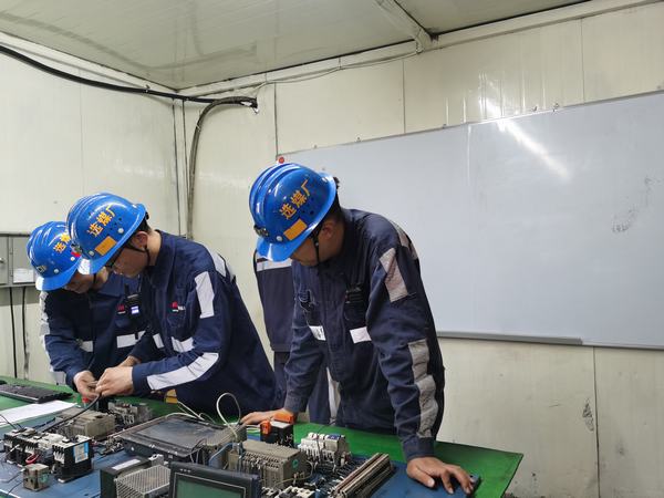 陜煤建設(shè)洗選煤運(yùn)營(yíng)公司紅柳林洗煤廠項(xiàng)目部： 精準(zhǔn)施策  打好降本增效的“持久戰(zhàn)”