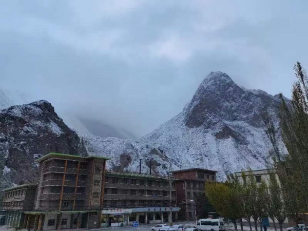 陜煤建設(shè)機(jī)電安裝公司深入鏡鐵山項(xiàng)目檢查安全生產(chǎn)工作