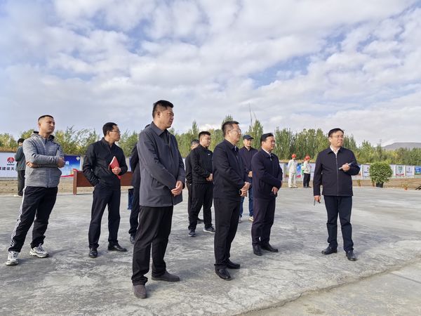 伊寧市委副書記黃偉蒞臨陜煤建設(shè)天工公司承建的伊寧儲煤中心基地建設(shè)項(xiàng)目檢查指導(dǎo)工作