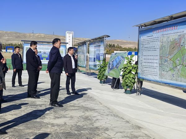 伊犁州州長葉爾夏提?吐爾遜拜蒞臨陜煤建設(shè)天工公司新疆第一項(xiàng)目部參加大型現(xiàn)場觀摩活動