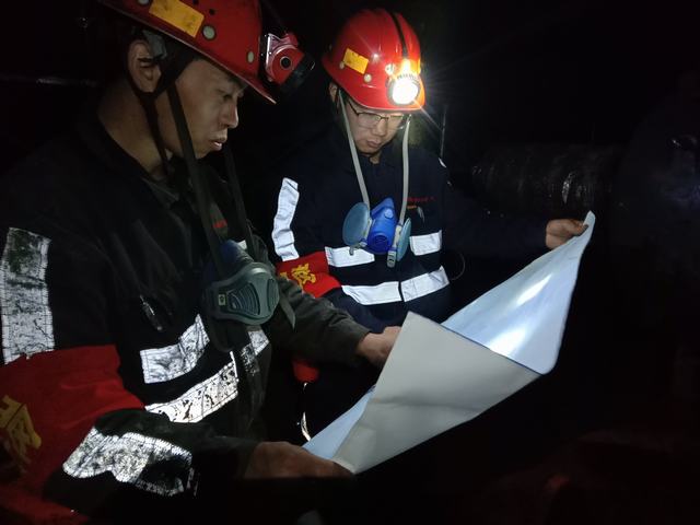 讓逐夢(mèng)中的我們 踏著路 發(fā)著光