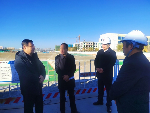 榆林市副市長沈效功一行蒞臨榆林市第八中學(xué)遷建項(xiàng)目調(diào)研指導(dǎo)工作