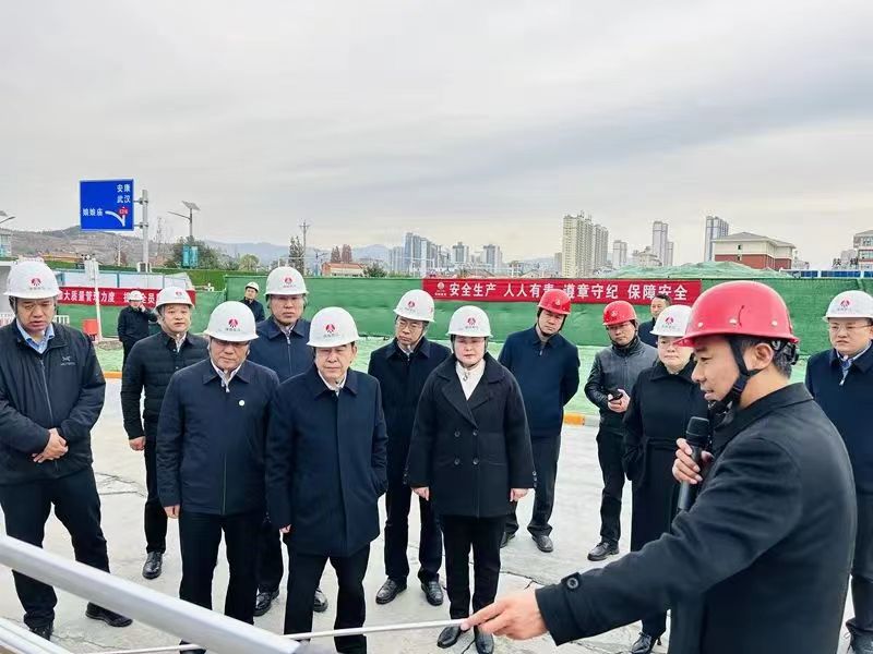 陜煤集團(tuán)黨委副書記、董事、總經(jīng)理趙福堂視察建設(shè)集團(tuán)承建的漢陰縣實(shí)驗(yàn)中學(xué)項(xiàng)目