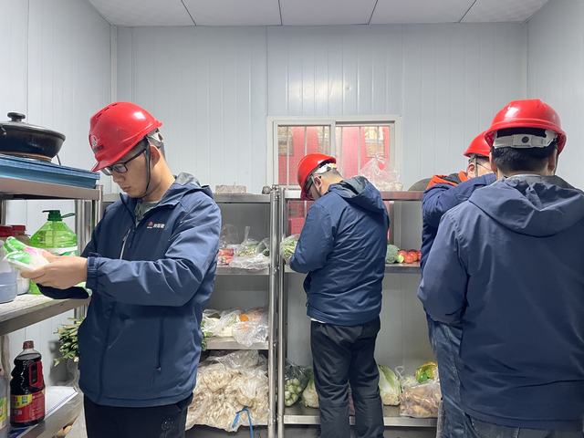 陜煤建設(shè)韓城分公司土建二項(xiàng)目部：加強(qiáng)“兩堂一舍”管理用心服務(wù)職工