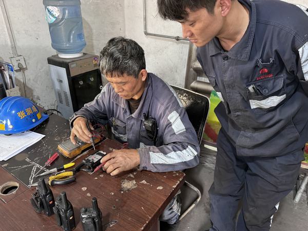 陜煤建設(shè)洗選煤運營公司紅柳林洗煤廠項目部：提高聯(lián)絡(luò)效率 讓“對講機”連好安全