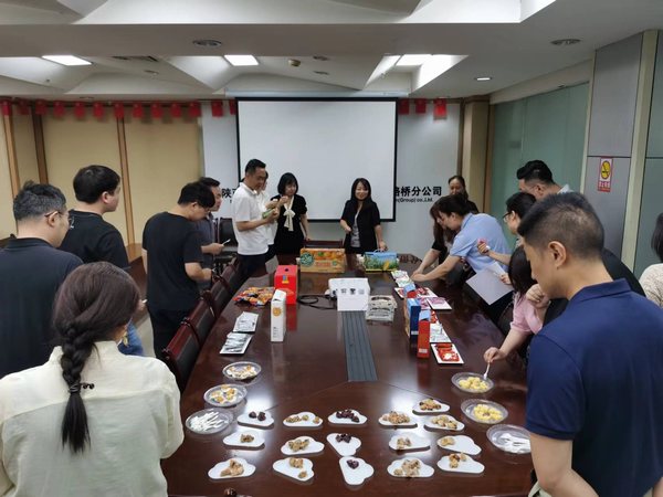 陜煤建設路橋分公司情系端午，放“粽”一下