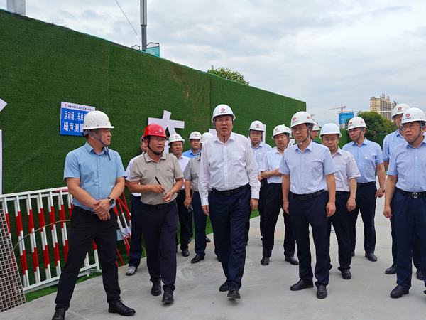 陜煤集團黨委副書記、思創(chuàng)高管院執(zhí)行院長張海泉一行蒞臨陜煤建設(shè)天工公司漢陰縣實驗中學(xué)二期項目指導(dǎo)調(diào)研