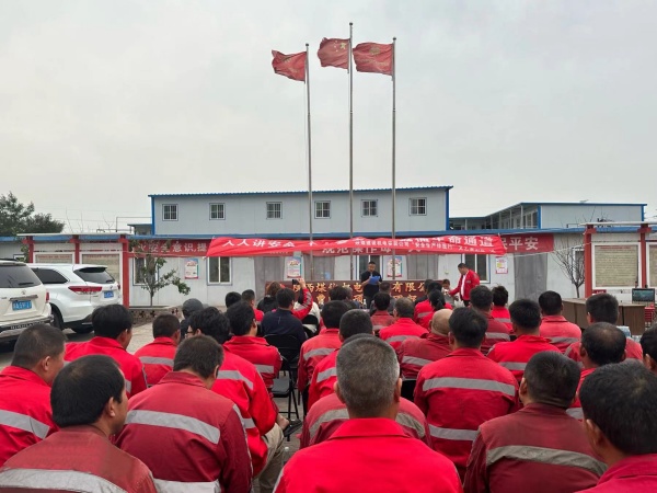 陜煤建設(shè)機電安裝公司安全文藝演出進(jìn)一線