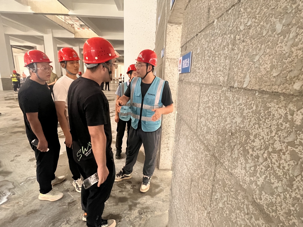 陜煤建設(shè)渭南分公司“補(bǔ)短板、強(qiáng)弱項(xiàng)、重落實(shí)”對(duì)標(biāo)交流學(xué)習(xí)圓滿收官