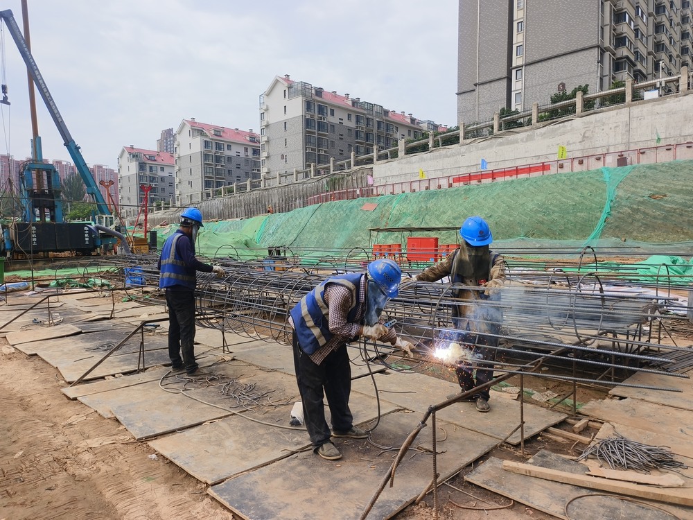 陜煤建設(shè)新龍城直屬項(xiàng)目部：高溫下的堅(jiān)守