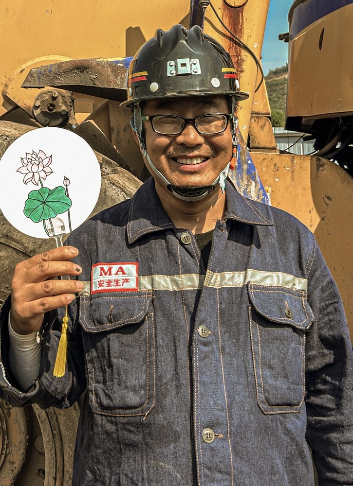 陜煤建設(shè)礦建二公司：當(dāng)?shù)V建“硬漢”遇上柔情繪畫(huà)