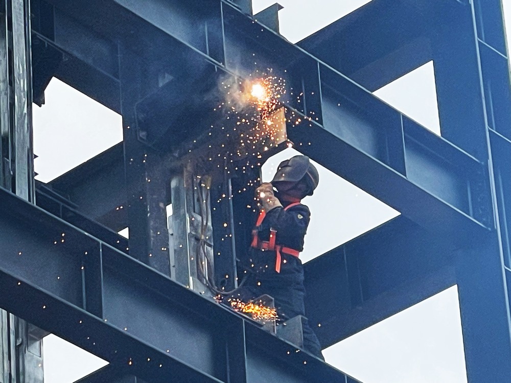 中秋堅(jiān)守，詮釋別樣“團(tuán)圓”