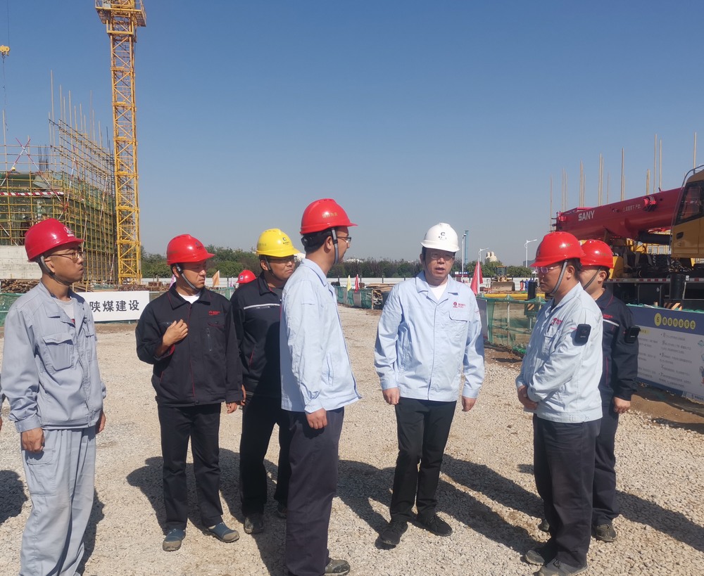 蒲城清潔能源化工有限責任公司黨委書記、董事長封建利一行深入陜煤建設天工公司基層項目部檢查指導