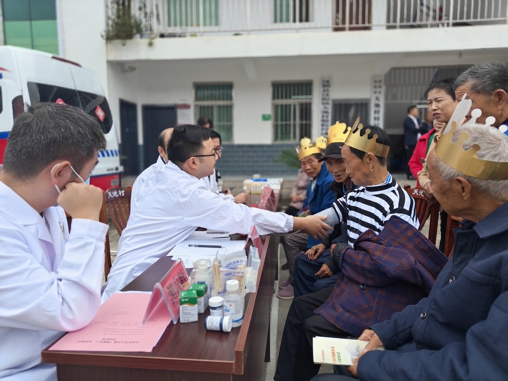 陜煤建設(shè)定點(diǎn)幫扶村開(kāi)展“情暖老人幸福重陽(yáng)”敬老活動(dòng)