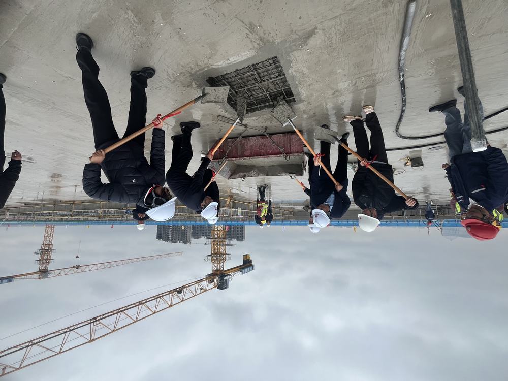 喜報(bào)！陜煤建設(shè)榆林公司承建的遷建榆林市第八中學(xué)項(xiàng)目N1標(biāo)段綜合樓主體喜迎封頂