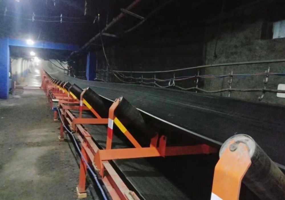 陜煤建設(shè)韓城分公司安裝四項(xiàng)目部：文家坡礦井及選煤廠42盤區(qū)帶式輸送機(jī)設(shè)備及配電安裝工程順利通過竣工驗(yàn)收