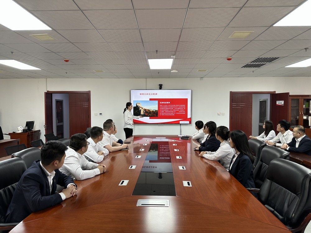 陜煤建設(shè)洗選煤運(yùn)營(yíng)公司開展“弘揚(yáng)憲法精神，維護(hù)憲法權(quán)威”國(guó)家憲法日主題宣傳活動(dòng)