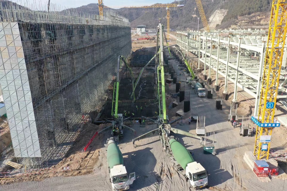 陜煤建設黃陵電廠項目部：三臺汽車泵，25小時，2830立方米混凝土順利完成澆筑