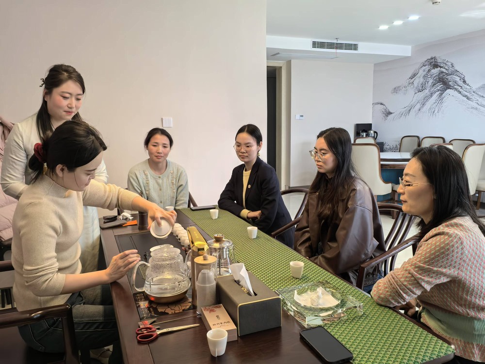 陜煤建設(shè)綠宇公司：以茶之名 開啟職場(chǎng)玫瑰的馥郁時(shí)光