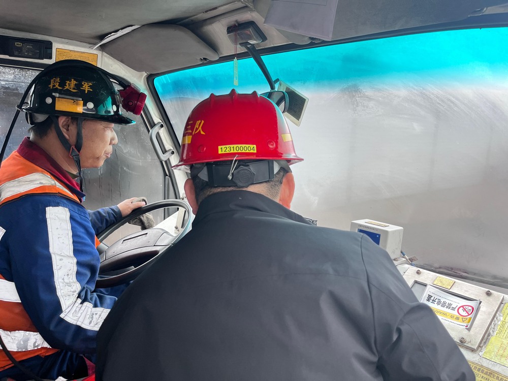 陜煤建設(shè)機電安裝公司檸條塔項目部：把好輔助運輸“方向盤” 開啟煤礦安全生產(chǎn)新篇章