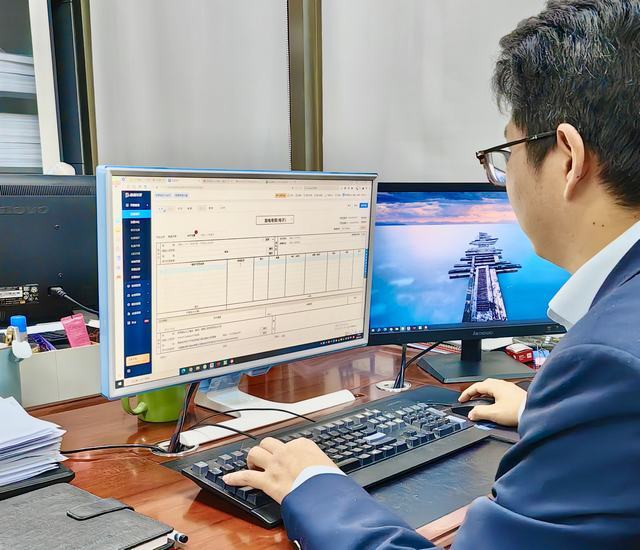 陜煤建設(shè)市場(chǎng)開(kāi)發(fā)分公司率先啟用掃碼開(kāi)票系統(tǒng)，開(kāi)啟智能開(kāi)票服務(wù)新時(shí)代