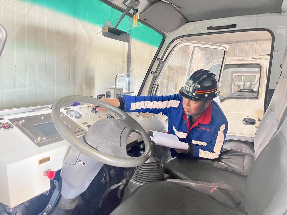 陜煤建設(shè)機電安裝公司檸條塔項目部：鐵肩擔(dān)重任的運輸線"守門人"