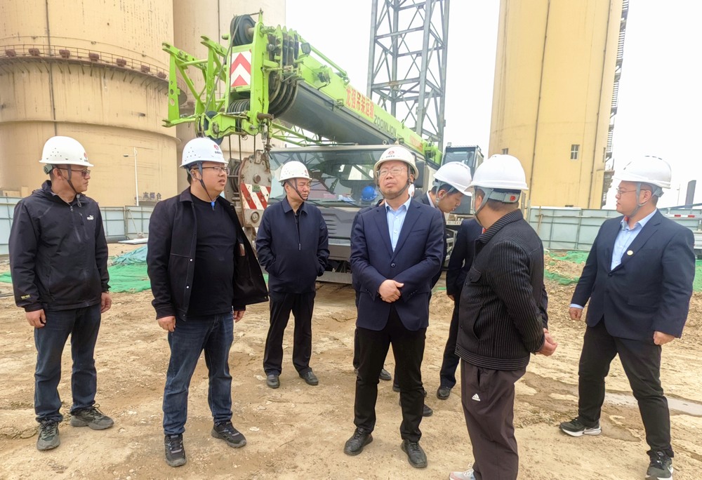 陜西陜煤榆北煤業(yè)有限公司黨委委員、副總經(jīng)理黃永安一行深入天工公司基層項目檢查指導