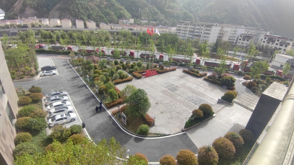 陜煤建設漢中分公司承建的培訓中心路面維修項目順利通過竣工驗收