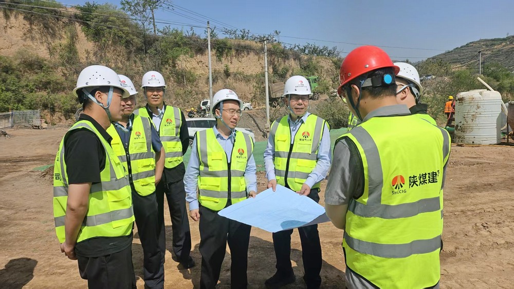 陜西省煤層氣開發(fā)利用有限公司董事、總經(jīng)理張世宏一行深入天工公司基層項目檢查指導(dǎo)