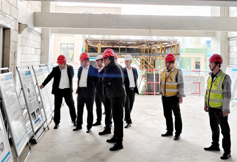 陜煤集團(tuán)基本建設(shè)部高級主任師楊景輝一行深入陜煤建設(shè)銅煤公司承建的檸條塔新建3#、4#員工公寓樓項(xiàng)目檢查指導(dǎo)工作