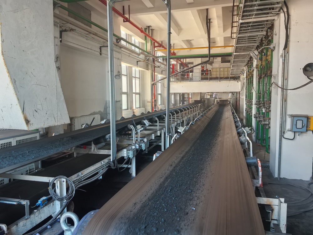 陜煤建設(shè)韓城分公司安裝四項(xiàng)目部：王峰煤礦選煤廠帶煤試生產(chǎn)成功，以攻堅(jiān)之勢(shì)鑄就精品工程