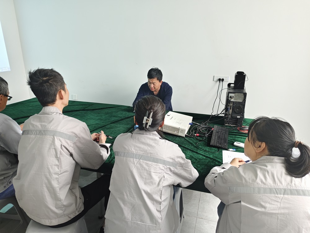 陜煤建設(shè)銅煤公司基層項(xiàng)目部“安全生產(chǎn)公開(kāi)課”活力開(kāi)講!