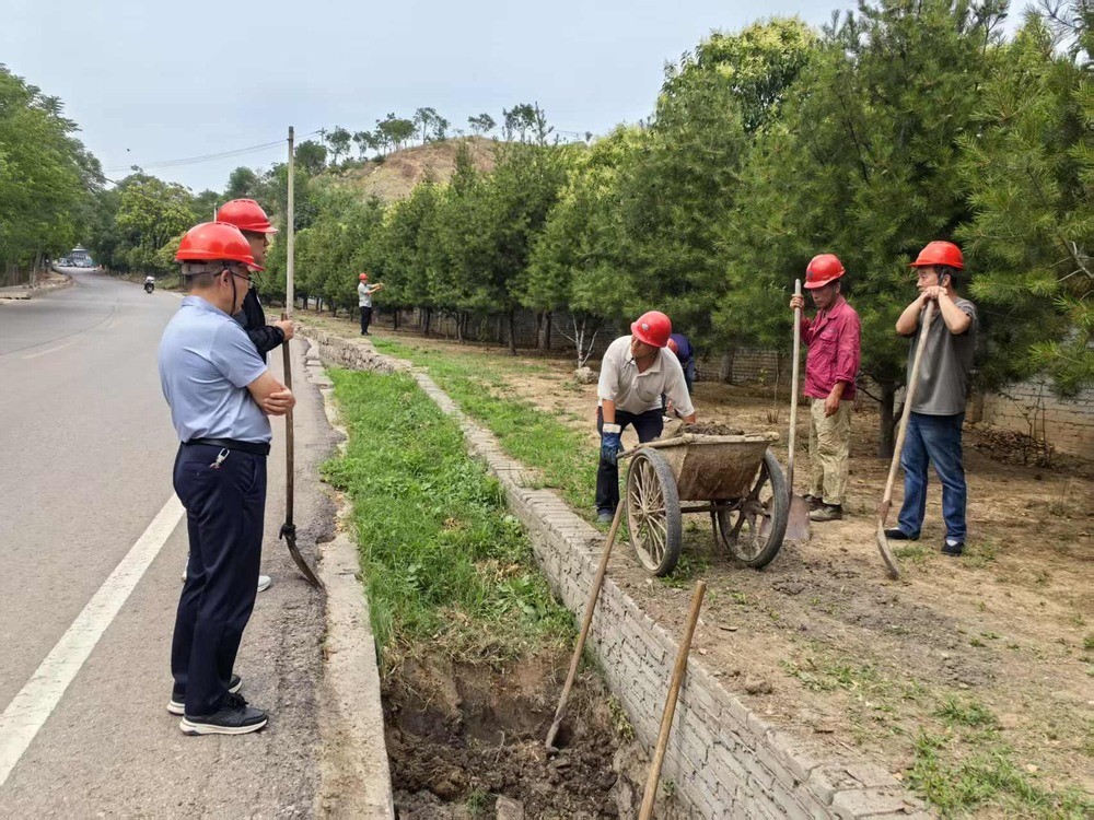 安全生產(chǎn)月超燃行動(dòng)！清淤攻堅(jiān)顯身手 巧思護(hù)墻守安全