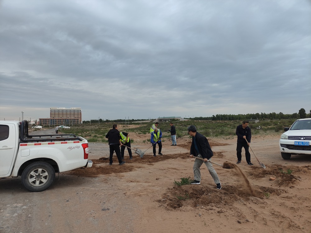 團團領航 青春筑路!陜煤青年突擊隊義務鋪就暖心路