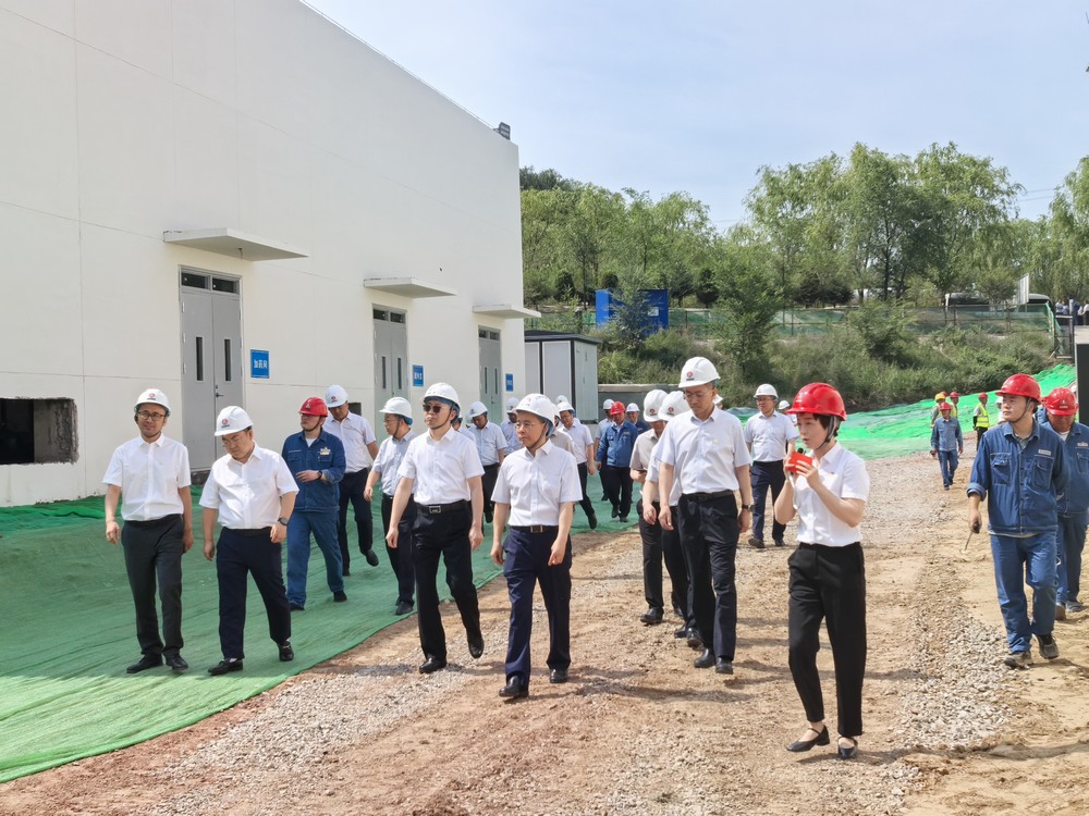 陜西煤業(yè)化工集團(tuán)府谷能源開發(fā)有限公司黨委書記、董事長李寧一行蒞臨黃河地表水預(yù)處理項目參觀調(diào)研