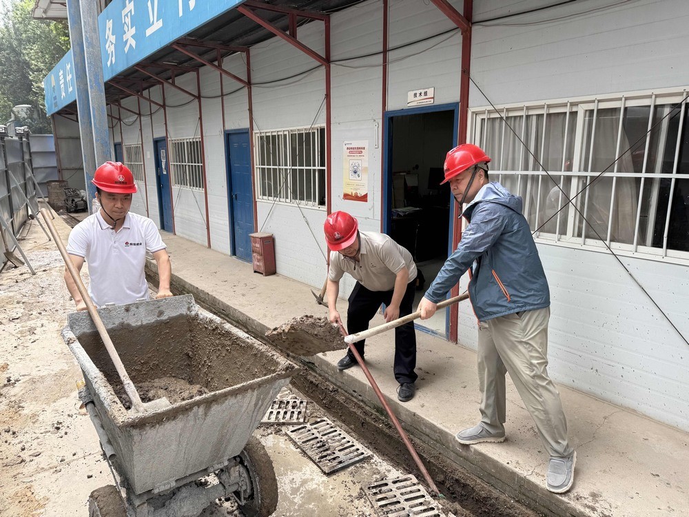 陜煤建設(shè)韓城分公司土建二項目部：黨團(tuán)攜手，筑牢雨季安全防線