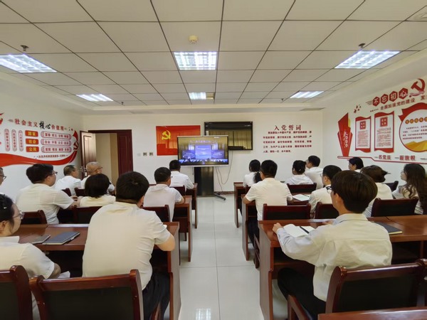 深學(xué)細(xì)悟礪初心 實(shí)干篤行促發(fā)展