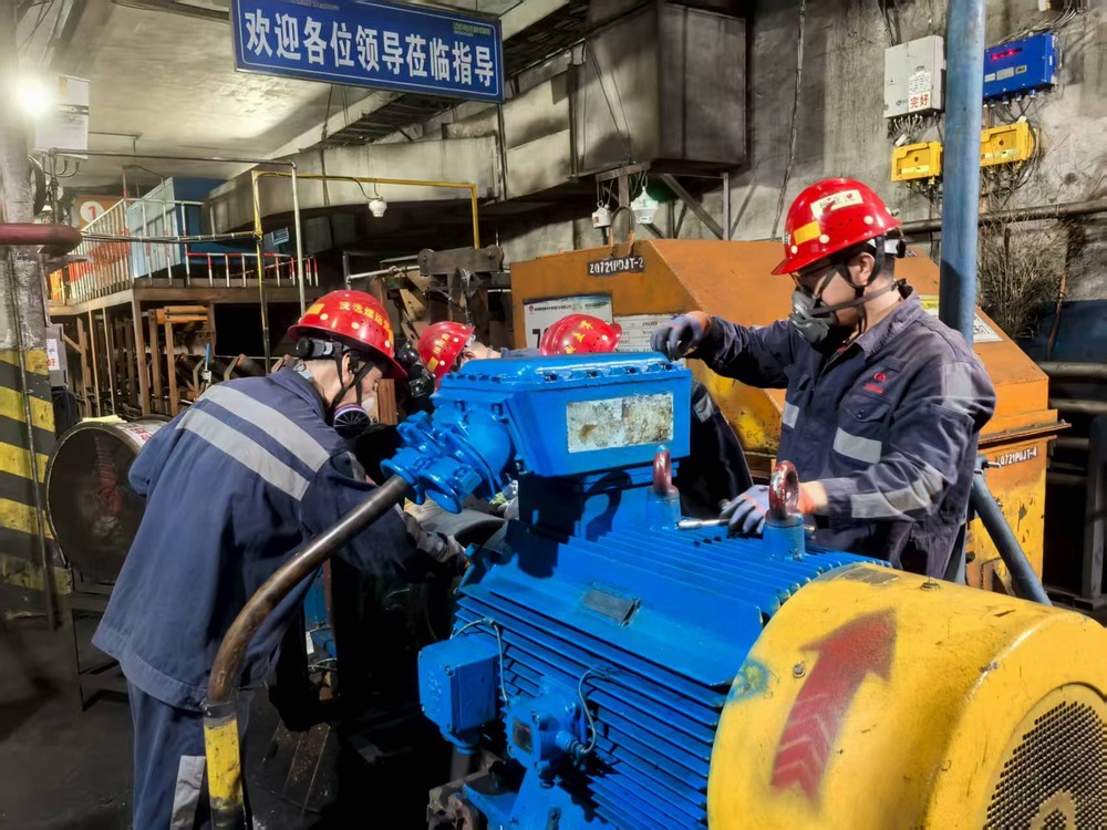 陜煤建設(shè)洗選煤運(yùn)營(yíng)公司檸條塔運(yùn)營(yíng)項(xiàng)目部：汗水浸透工裝色，高溫檢修護(hù)生產(chǎn)