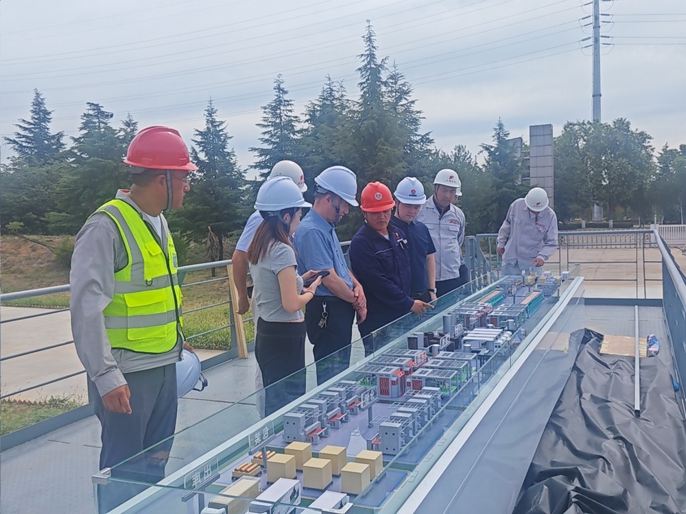 陜煤集團基本建設(shè)管理部高級主任師黃社民一行蒞臨陜煤建設(shè)承建的年產(chǎn)四萬噸高檔鋰電電解銅箔項目檢查指導工作