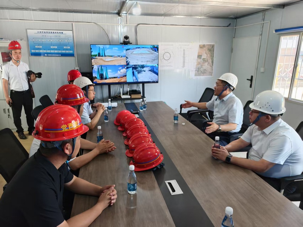 陜煤集團基本建設(shè)部副總經(jīng)理王建立赴陜煤建設(shè)礦建二公司小莊煤礦義門風井項目籌備現(xiàn)場調(diào)研